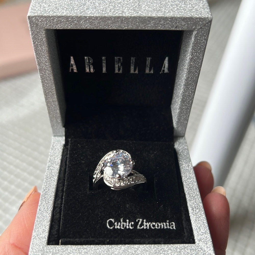 Swirl pave ring
